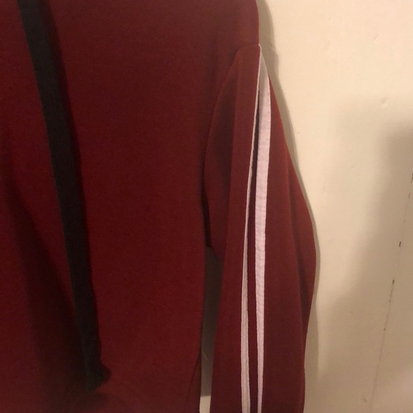 Cropped burgundy hoodie - Picture 2 of 4
